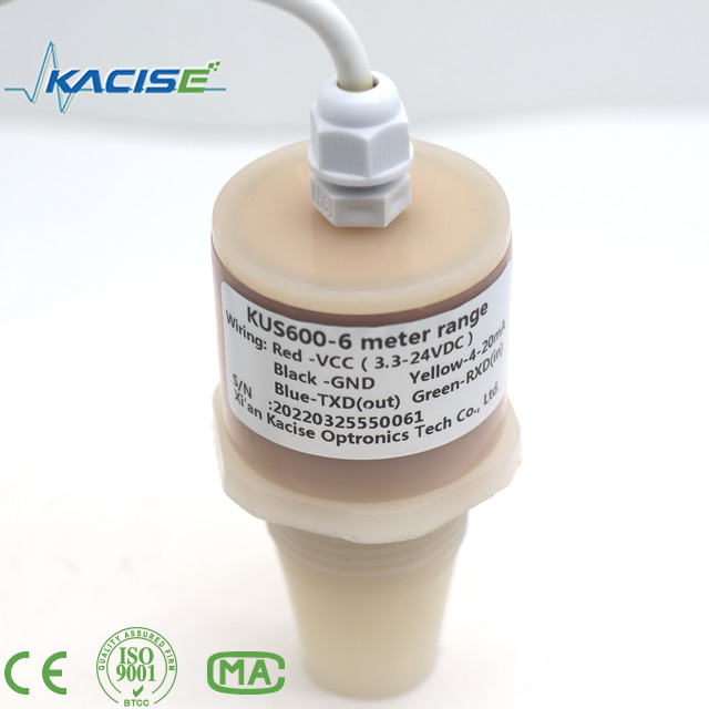 سنسور فوق صوتی KUS600 ساخته شده از مواد PVDF / PTFE برای اندازه گیری فاصله و سطح مایع استفاده می شود.