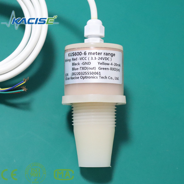 سنسور فوق صوتی KUS600 ساخته شده از مواد PVDF / PTFE برای اندازه گیری فاصله و سطح مایع استفاده می شود.