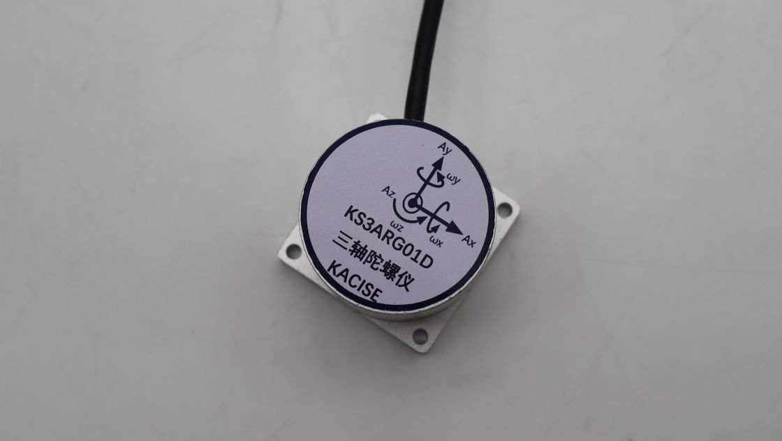 سنسور ژایروسکوپ الکترونیکی با ≤0.15 (( ゚ / s) تکرار پذیری تعصب ≤12 (( ゚ / h) ثبات تعصب و ±300 (( ゚ / s) محدوده برای ناوبری جوملی