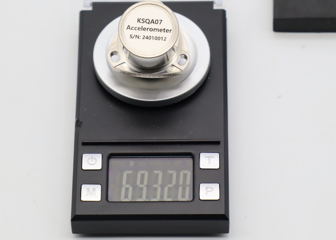 فاکتور مقیاس 1.2 ~ 1.6mA / G سنسور شاک مقاومت سرعت سنج برای برنامه های کاربردی دقیق