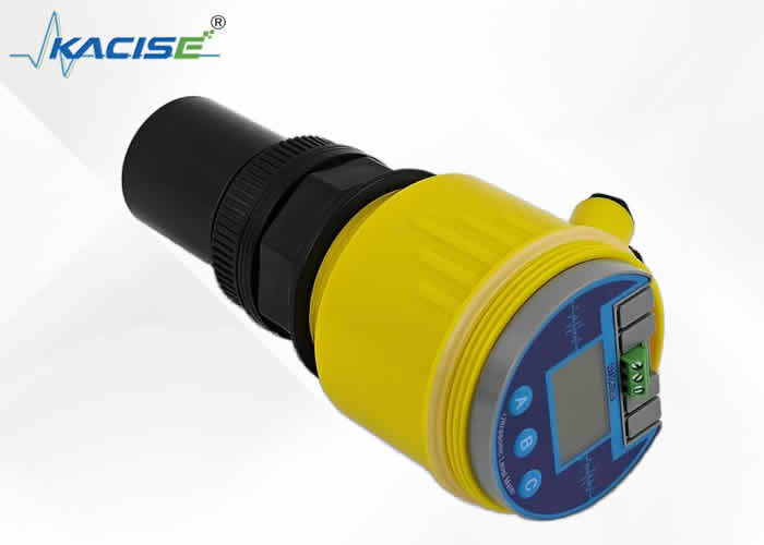 KUM-100 Ultrasonic Level Meter با ارتباطات بی سیم 4G/LoRa، منبع برق DC12-28V و دقت ±0.5%F.S