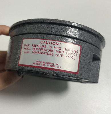 Dwyer Series 2000 Magnehelic Differential Pressure Gauge با دقت ±2٪ FS و حرکت مغناطیسی بدون اصطکاک برای برنامه های کاربردی 20-140 ° F