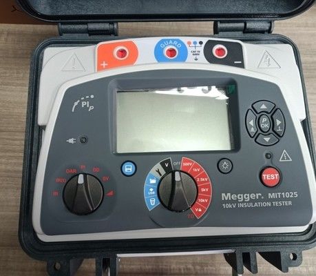 Megger MIT1025-UK تست کننده عایق با خروجی، مقاومت 20 Teraohms ، ولتاژ آزمون چند محدوده 10kV
