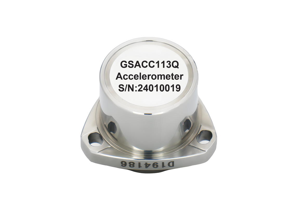 شتاب‌سنج انعطاف‌پذیر کوارتز GSACC113Q با ضریب مقیاس 0.9 تا 1.3 میلی‌آمپر بر گرم، حساسیت دمایی بایاس 30 میکروگرم بر درجه سانتی‌گراد و بایاس کمتر از 5 میلی‌گرم برای اندازه‌گیری دقیق